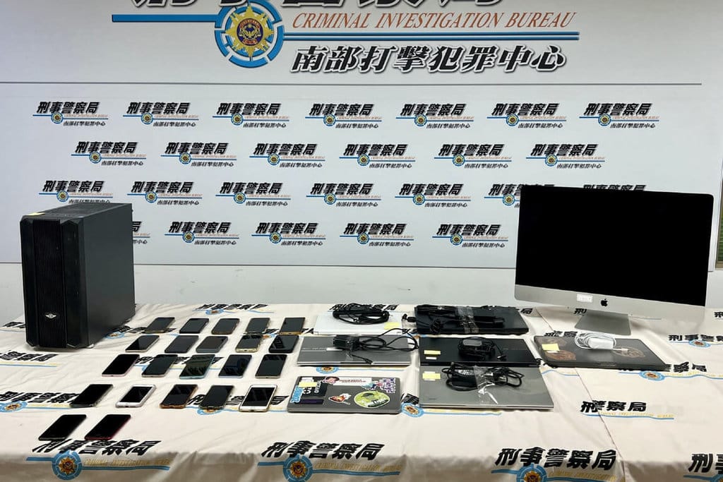 台南檢警破獲某數位行銷科技公司涉嫌與詐欺集團合作，利用數位行銷及網路廣告等商業模式，協助不法集團大規模吸金，查扣大批證物。（台南市警察局提供）中央社記者楊思瑞台南傳真　115年9月15日