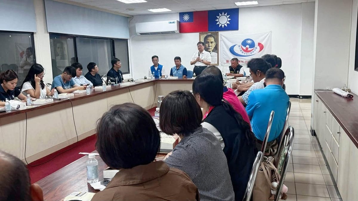 國民黨新竹縣黨部主委楊文科15日晚間主持國民黨青工會議。 圖：國民黨新竹縣黨部/提供