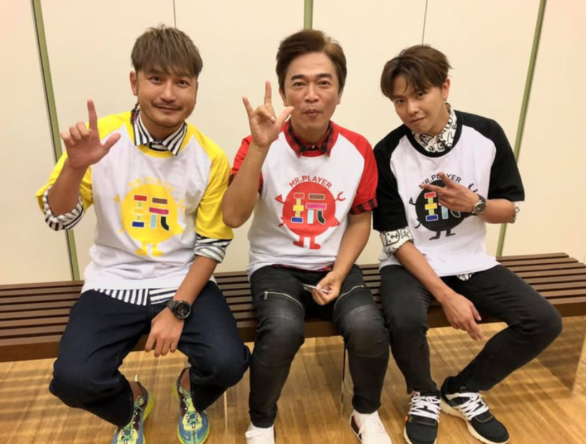 黃鴻升(右)過去在《綜藝玩很大》擔任黑隊小隊長。 圖：翻攝自綜藝玩很大FB