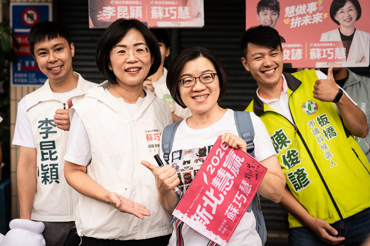 蘇巧慧說，市場和宮廟都是最貼近民眾生活的地方，也最能直接聽見市民的心聲，她會持續勤走新北29區，向大家報告她對新北未來的願景。 圖：蘇巧慧競總提供