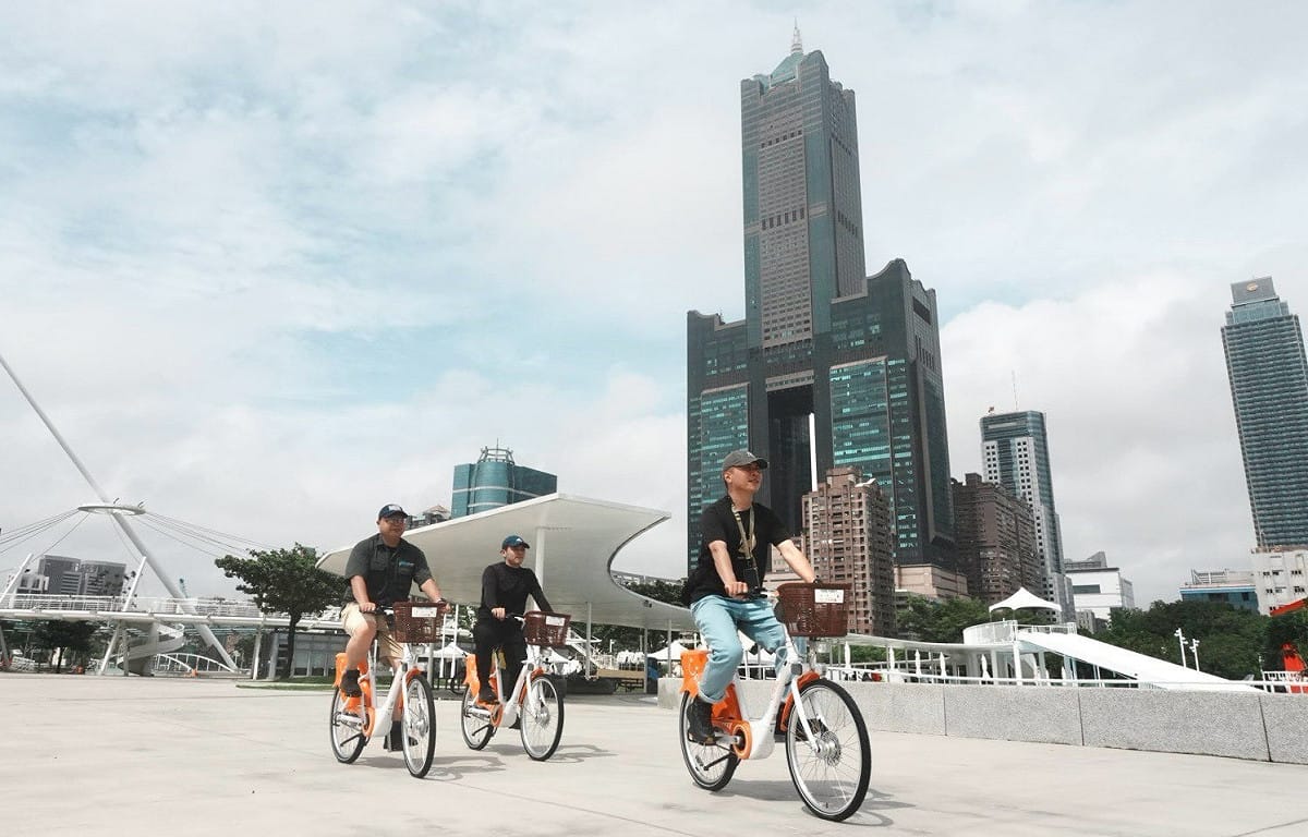 響應9月22日世界無車日，YouBike推出「騎遇高雄踩點趣」活動。 圖：高雄市交通局／提供