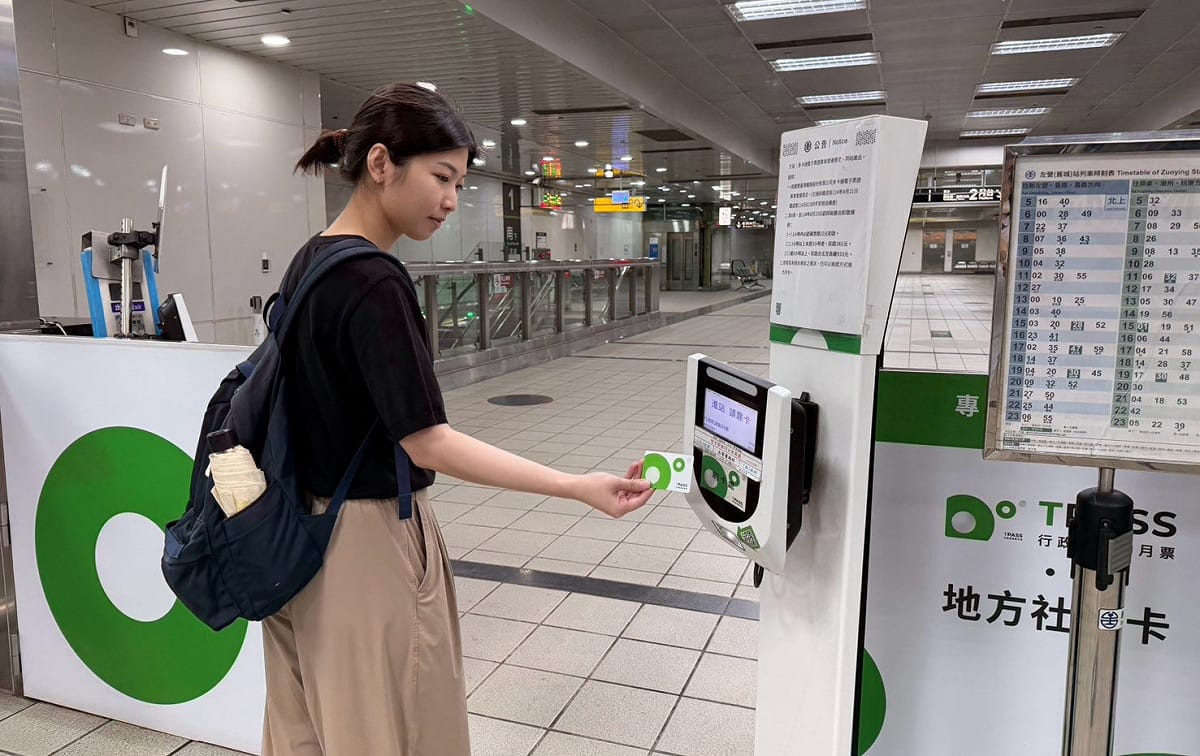 9月22日世界無車日當天，MeNGo推出搭公共運輸響應無車日活動。 圖：高雄市交通局／提供