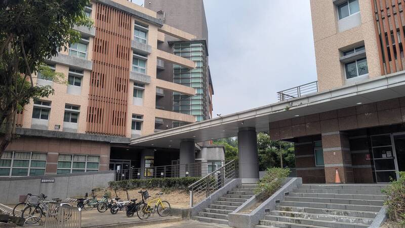 高科大宿舍今日凌晨連續2次火災警報器大響，住宿生氣炸。 圖：高科大提供