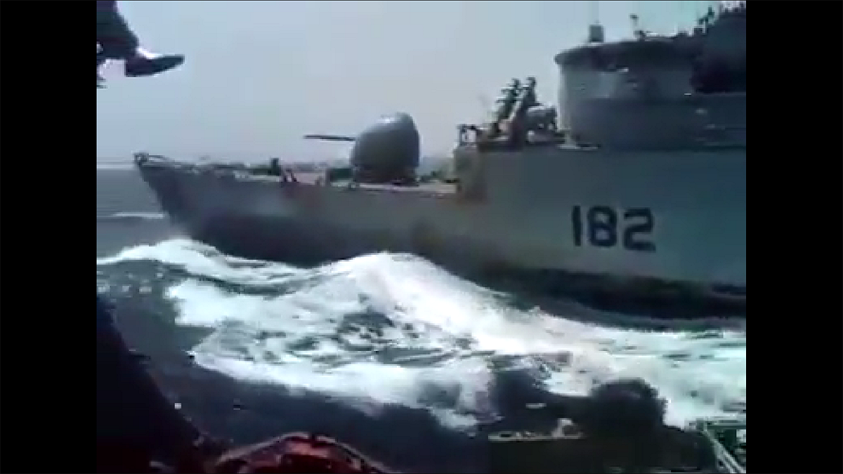 印度與巴基斯坦海軍近日在阿拉伯海發生軍艦碰撞，雙方隨後各自提出外交抗議，對事故原因及責任歸屬的說法也出現明顯分歧。 圖:翻攝自影片