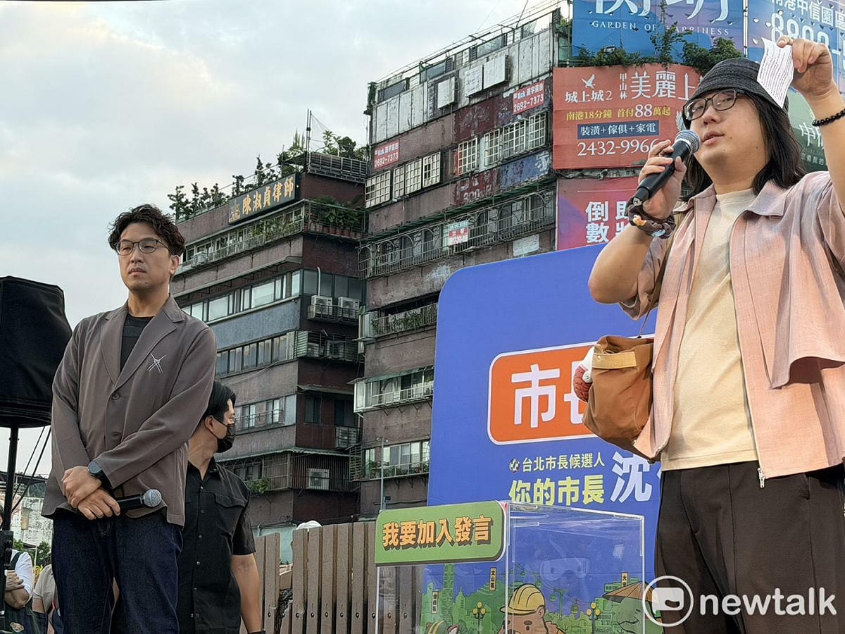 沈伯洋舉辦首場「市長，你給我聽好了」實體活動，該民眾談及人行道問題。 圖：高逸帆／攝