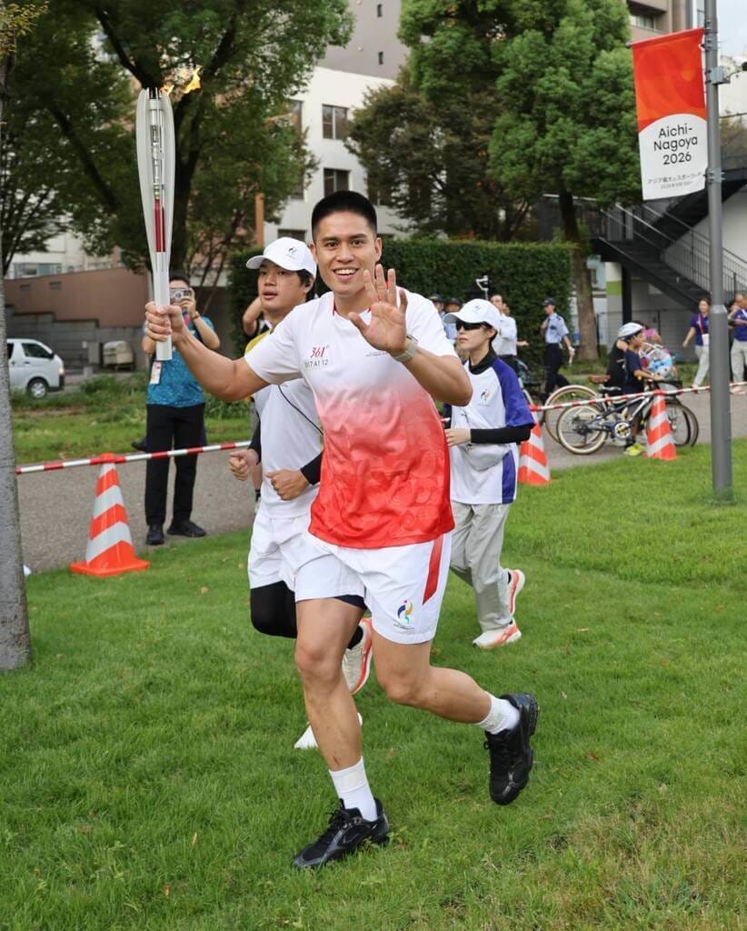 2026第20屆亞洲運動會19日將在日本名古屋舉行開幕典禮，台灣男籃好手陳盈駿（前中）17日受邀擔任亞運聖火傳遞火炬手，這也是他生涯首次體驗，直言感覺非常新鮮。（運動部提供）中央社　115年9月17日