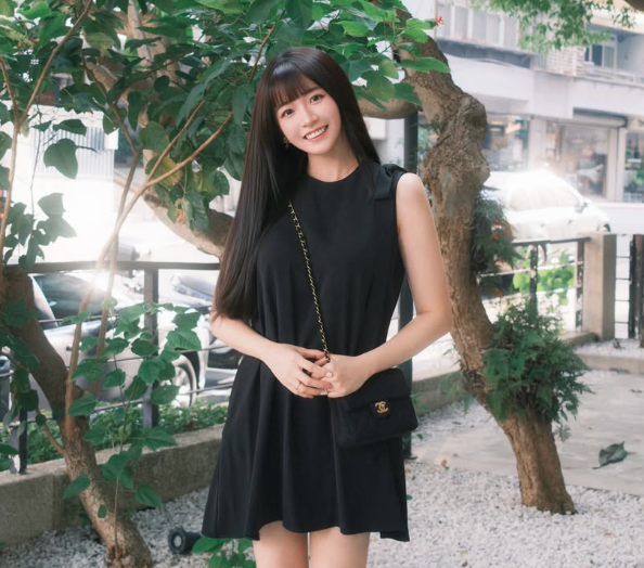 語謙本月3日透露自己罹患乳癌的消息，並在13日首次接受化療。 圖：翻攝自語謙IG