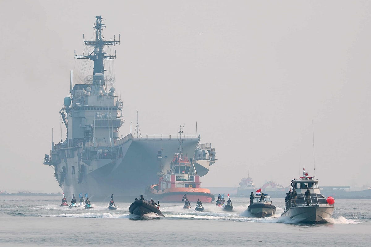 將無償贈與印尼的前義大利海軍「加里波底號」輕型航空母艦，18日抵達北雅加達丹戎不碌港。 圖：翻攝「X」@Defence_Turk