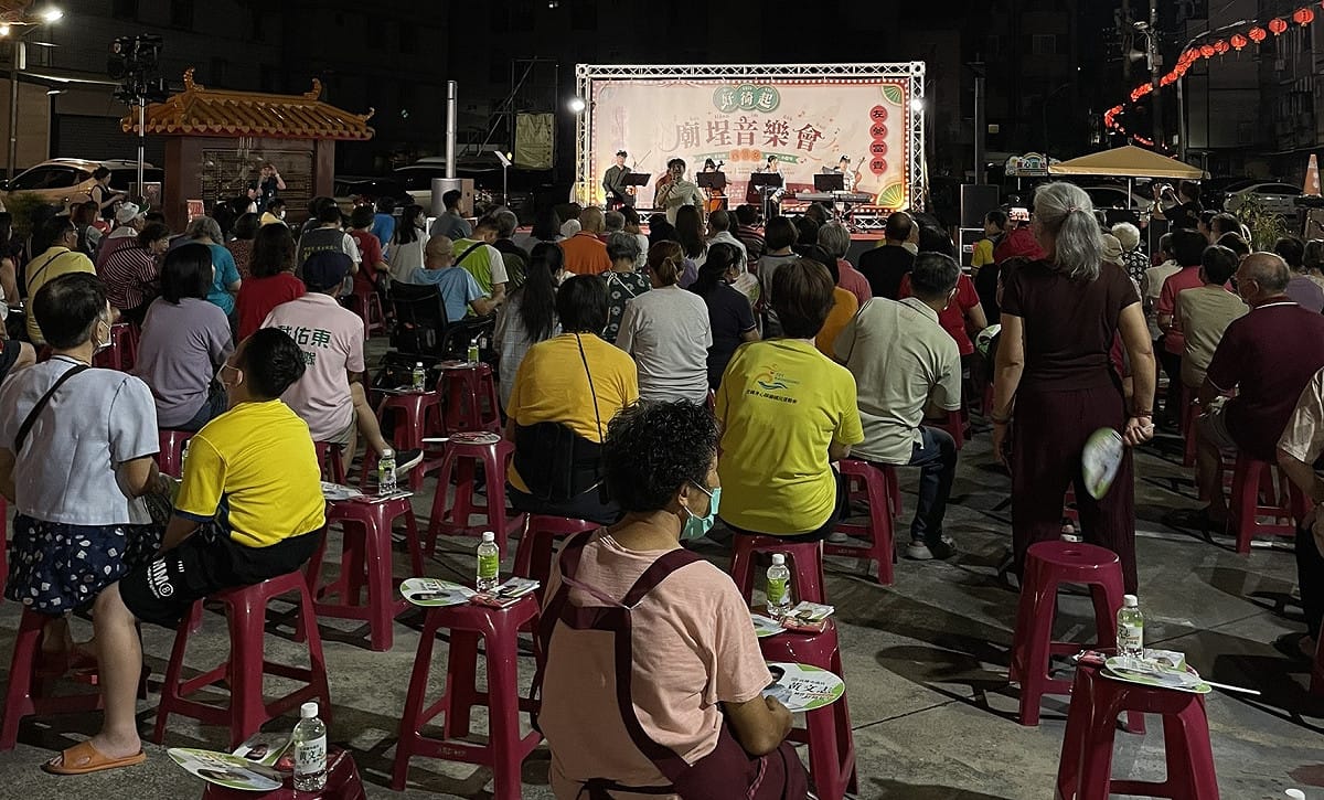 「好徛起廟埕音樂會」18日晚上在楠梓區中埔代天府開跑。 圖：黃文志服務處／提供