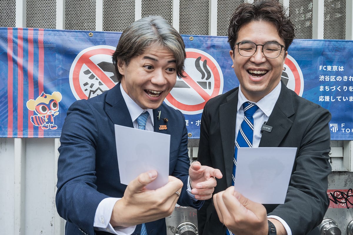 民進黨台北市長候選人沈伯洋與日本神戶市議員上畠寛弘交流日本的分菸政策。 圖：沈伯洋競選辦公室/提供