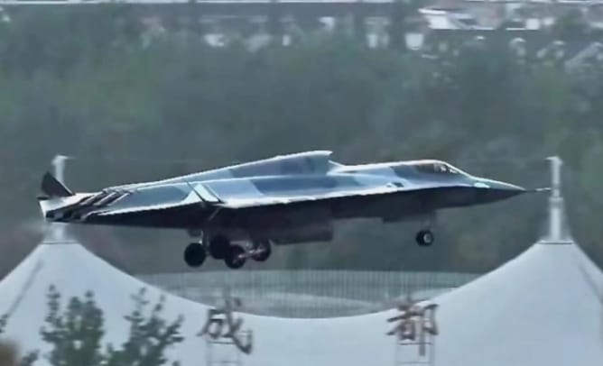 中國成飛的六代機。 圖 : 翻攝自止戈軍是我