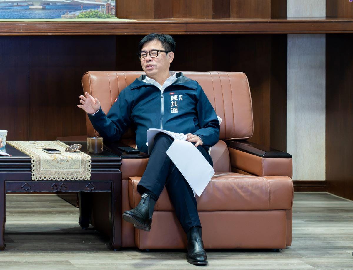 高雄市長陳其邁接受新頭殼專訪，回顧六年市政，形容高雄經歷「全面性的改變」。 圖：高市府提供
