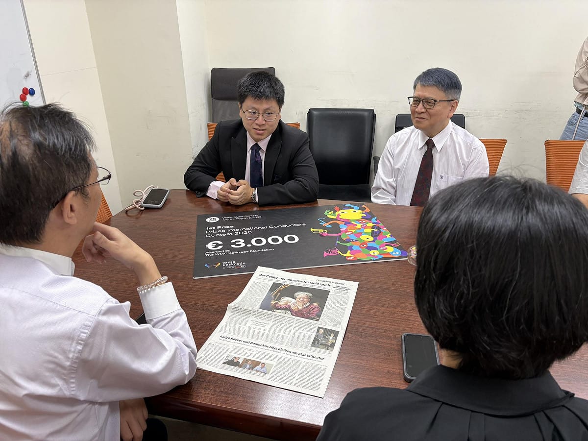 新北市長候選人、立法委員蘇巧慧與立法委員張宏陸，今（21）日和世界音樂大賽管樂指揮最高榮譽第一名「金指揮棒獎」得主劉人仁及其父親劉明毅，在板橋青翠里林森照里長陪同下會面。 圖；蘇巧慧競總提供