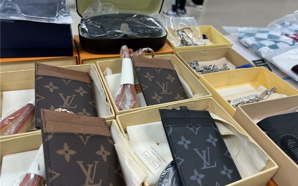 刑事局破獲仿冒精品集團！主打原廠料件 查扣551件仿品侵權2000萬