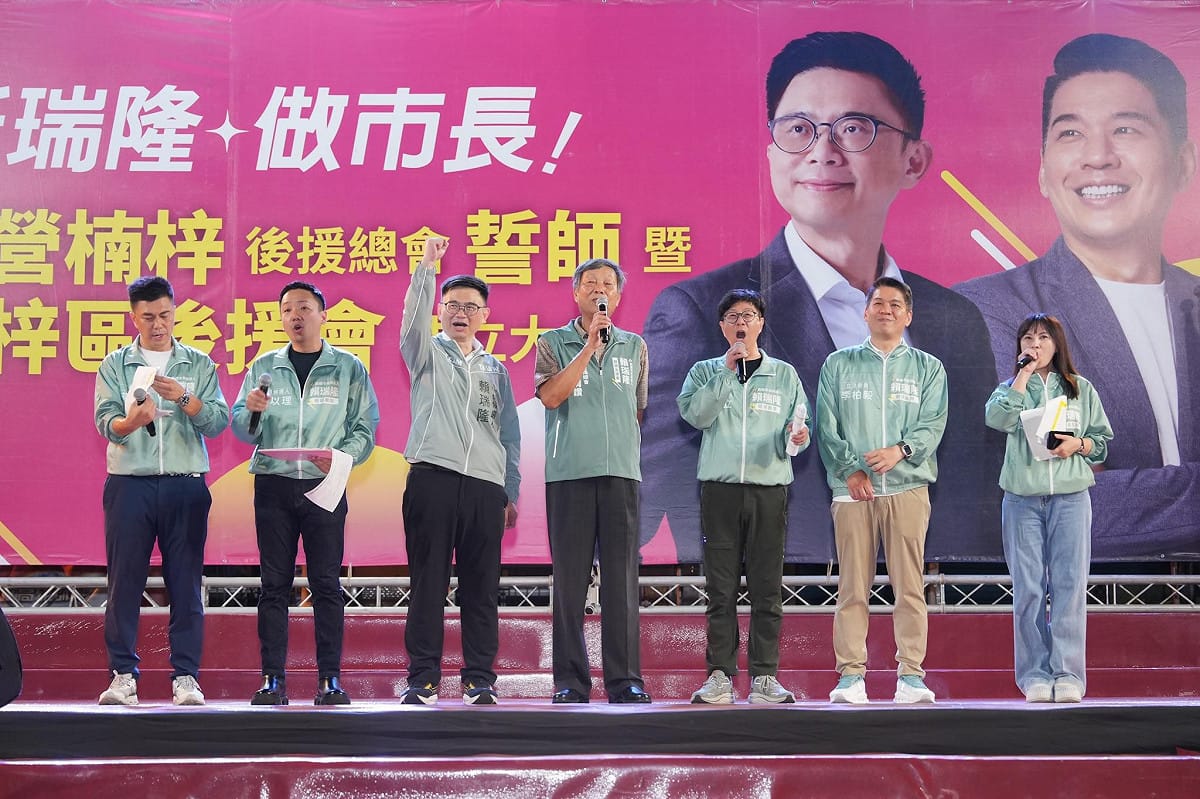 賴瑞隆(左三)出席「左營楠梓後援會誓師暨楠梓區後援會成立大會」。 圖：賴瑞隆競辦／提供