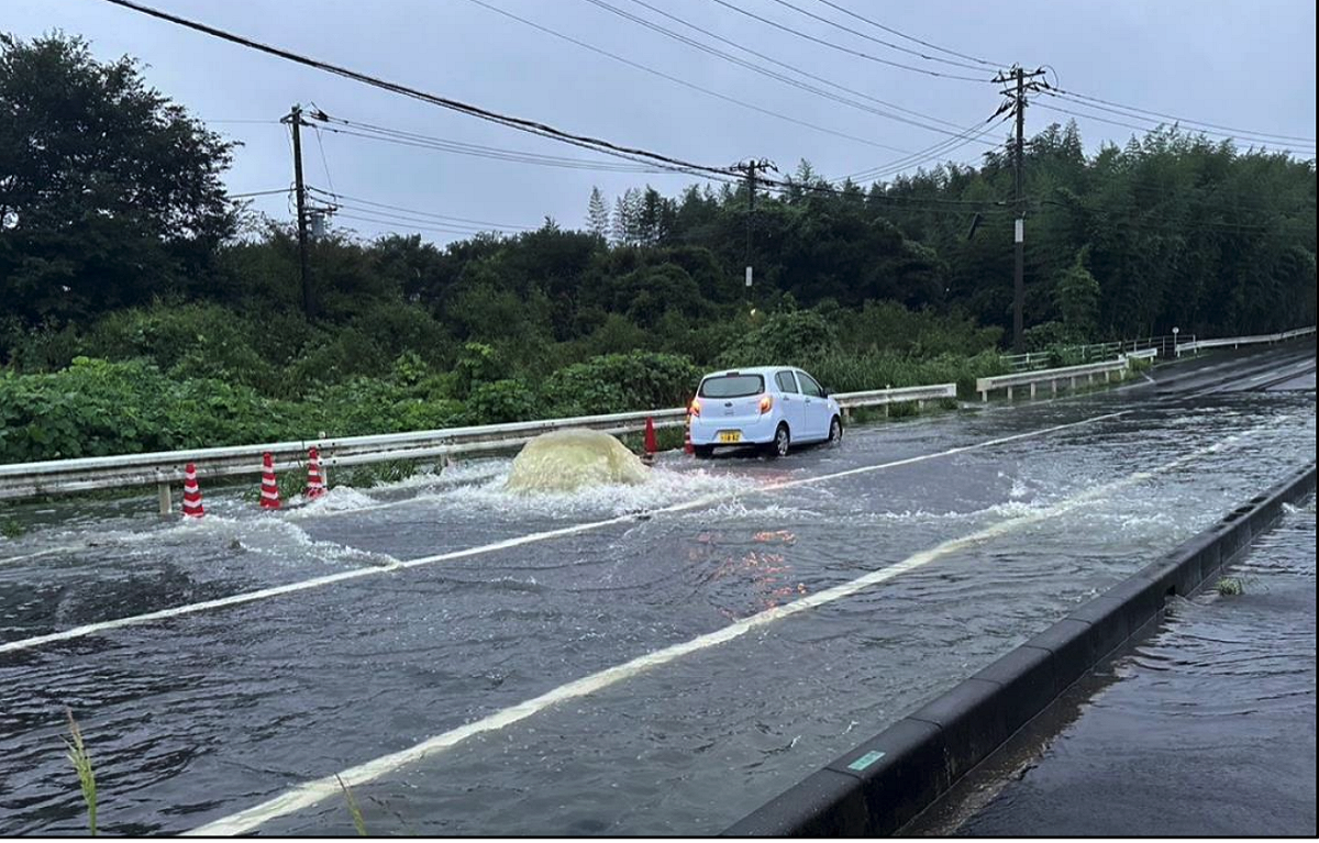 杜鵑颱風22日襲擾日本關東地區，並讓多地傳出災情，而位於東京都旁千葉縣也傳出多處災情，甚至道路積水。 圖：翻攝自千葉縣廳官網