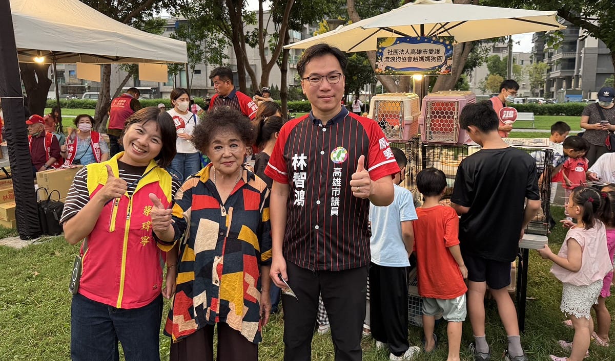 林智鴻(前排右一)競選連任，仍將「特色公園再加強」納入重要政見。 圖：林智鴻服務處／提供