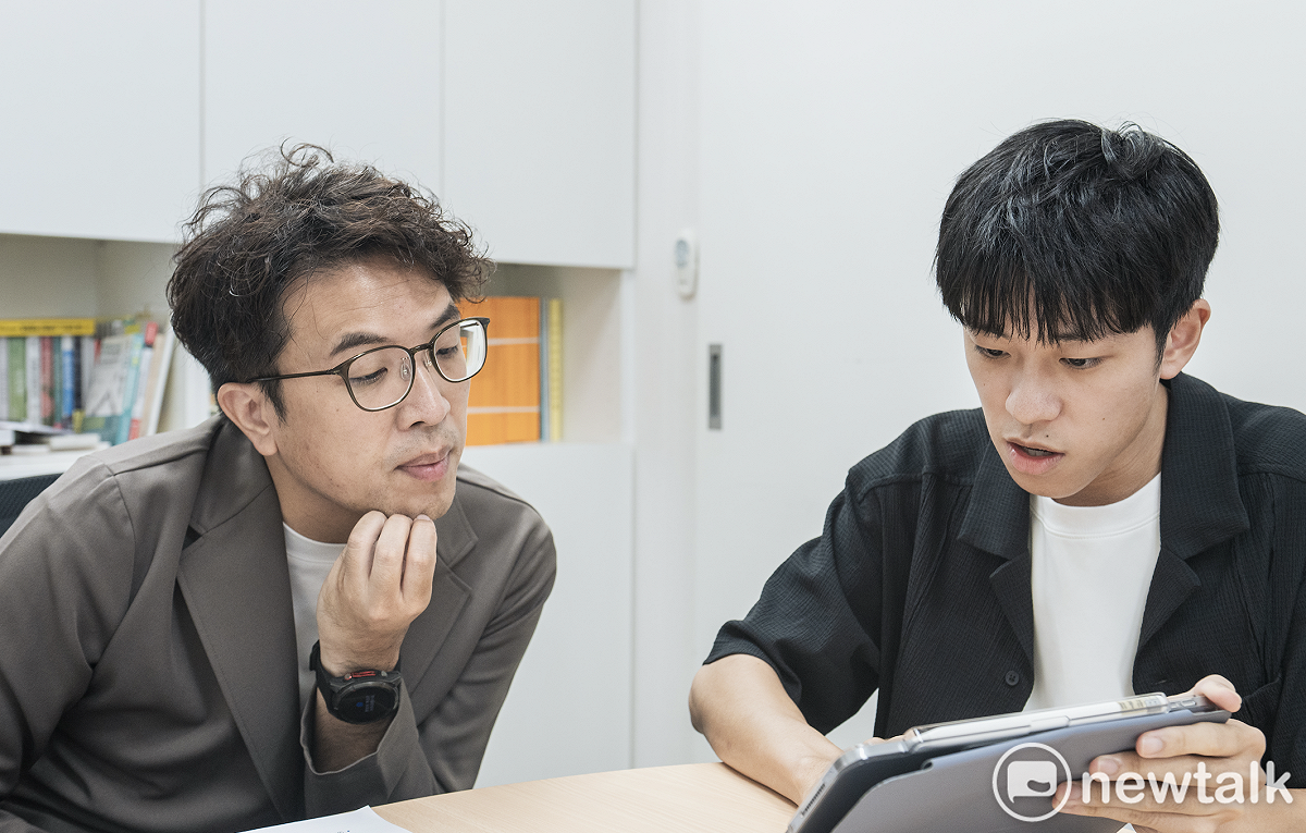民進黨台北市長參選人沈伯洋與曾任公車駕駛的陽明交通大學碩士生鄭義穎會面。 圖：沈伯洋辦公室提供
