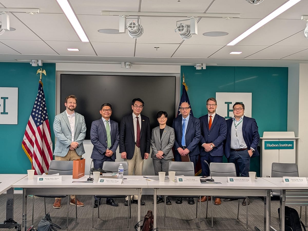 數位發展部長林宜敬偕楊懿珊公使等拜會哈德遜研究所（Hudson Institute）。 圖：數發部提供