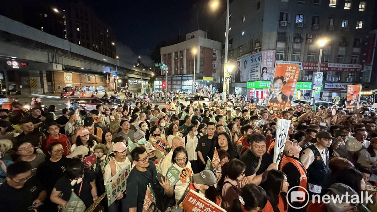 沈伯洋前往延三夜市掃街 圖：高逸帆／攝