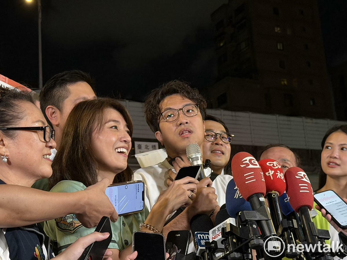 沈伯洋前往延三夜市掃街 圖：高逸帆／攝