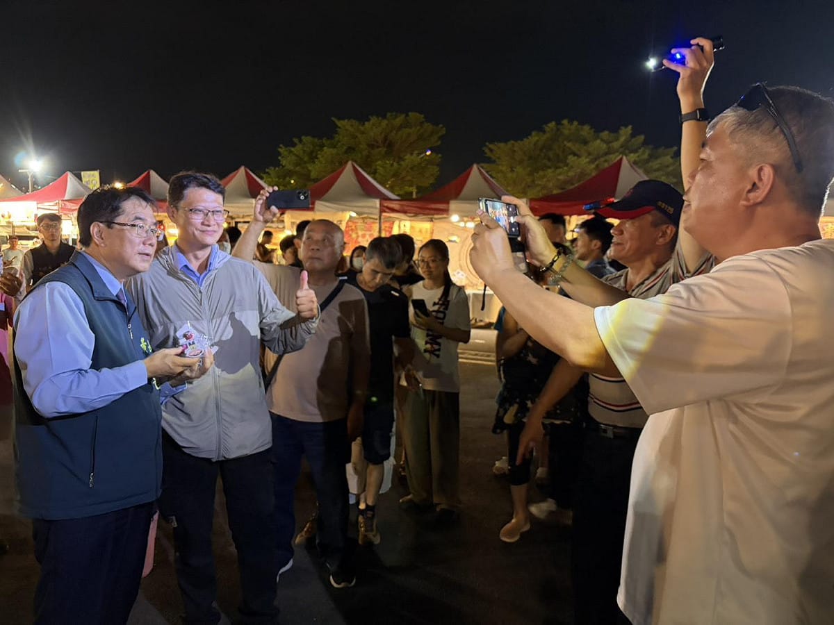 臺南市長黃偉哲再度親臨現場，為團隊與觀眾加油打氣。 圖：黃博郎攝