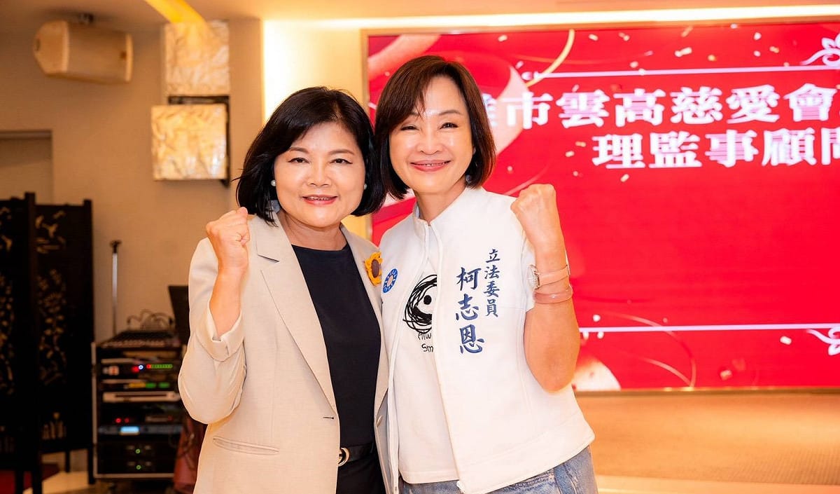 張麗善(左)特別南下力挺好姐妹柯志恩(右)。 圖：柯志恩競辦／提供