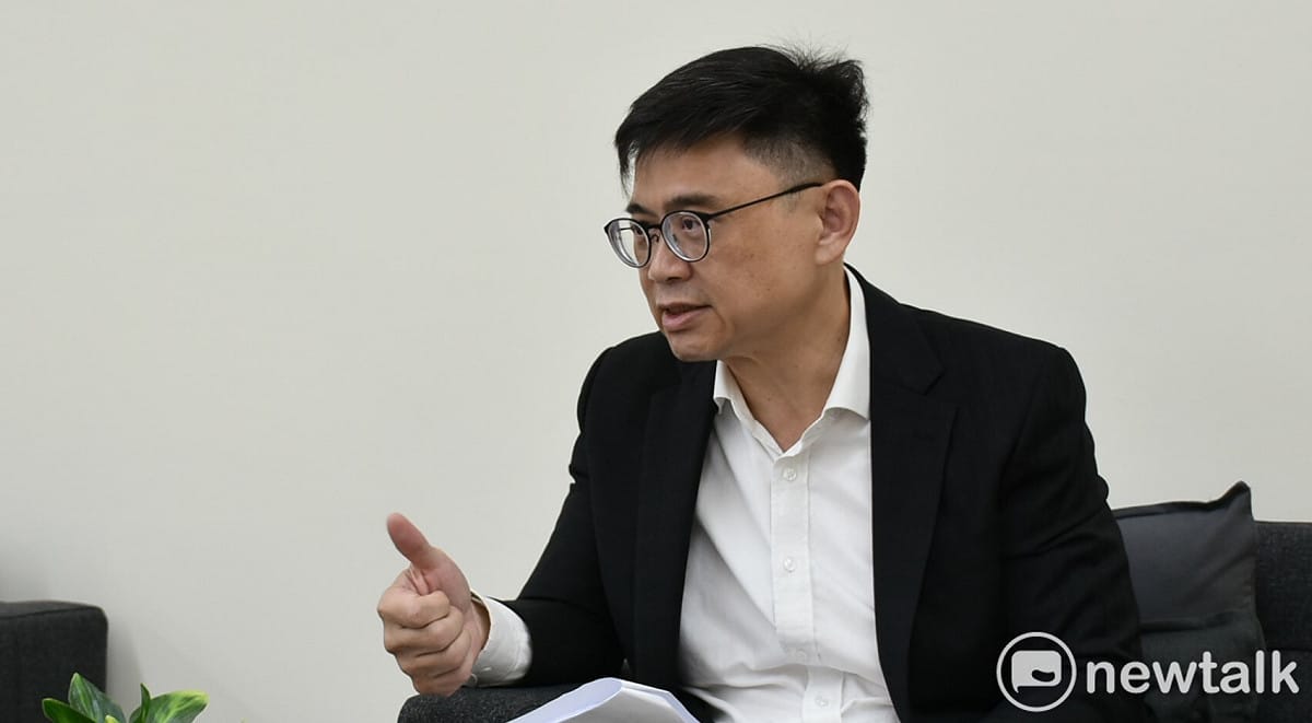賴瑞隆表示，高雄在陳其邁市長推動下，目前全市已有26座滯洪池，但面對極端氣候，還是必須繼續努力，現在的建設仍然不夠。 圖：孫家銘／拍攝