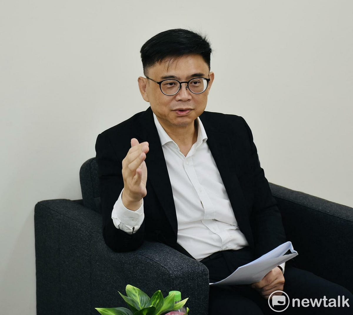 民進黨高雄市長候選人賴瑞隆接受新頭殼專訪。 圖：孫家銘／攝