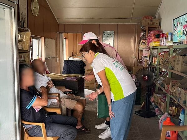 邱鳳英2天前才在臉書感謝支持他的鄉親，沒想到昨天身體不適倒地後送醫不治。 圖：翻攝邱鳳英臉書