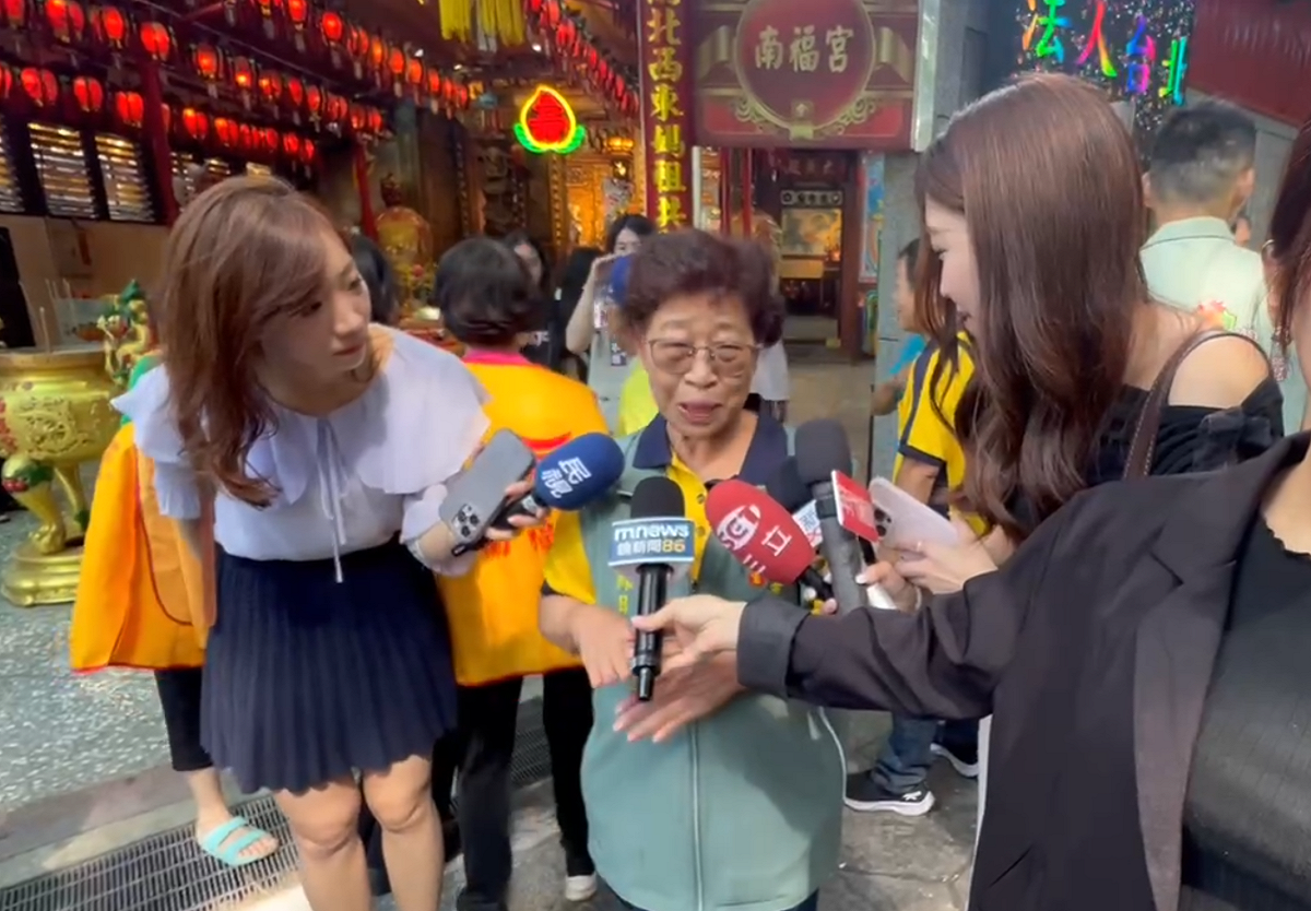 金峰滷肉飯老闆娘蘇月雲表態支持沈伯洋。 圖：高逸帆翻攝