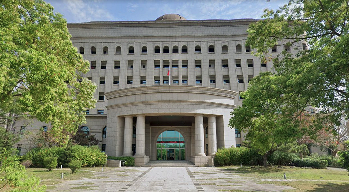 新竹地檢署22日搜索相關處所並傳喚相關人員到案，訊後認為蔡金英及徐進謙涉有重嫌，向新竹地院聲押禁見。 圖：翻攝自Google Map