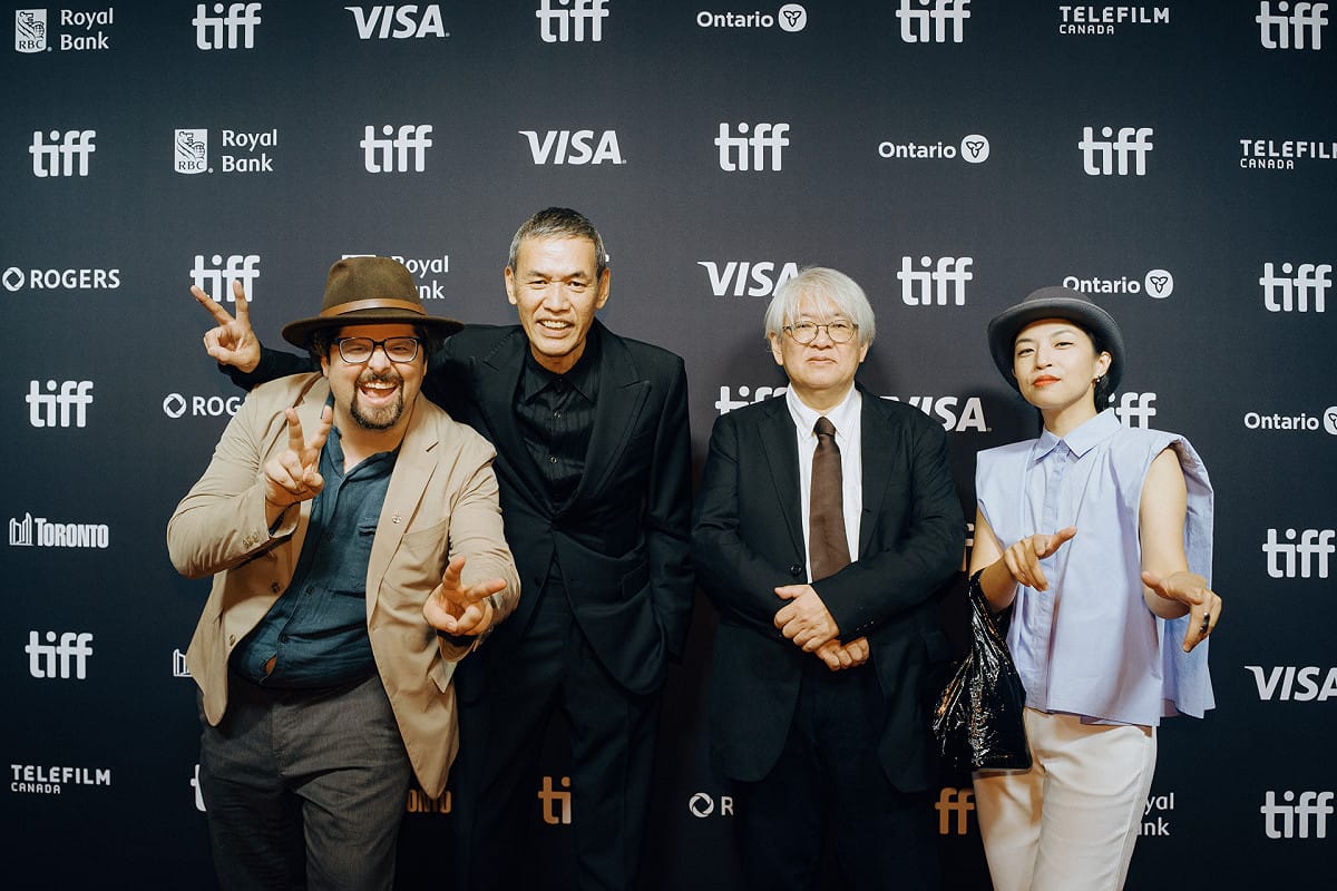 《狂忘警探》於多倫多國際影展「午夜瘋狂」單元盛大登場，TIFF「午夜瘋狂」單元策展人 Peter Kuplowsky（左起）、導演 SABU、製片市山尚三、製片王思靜。 圖：文策院提供