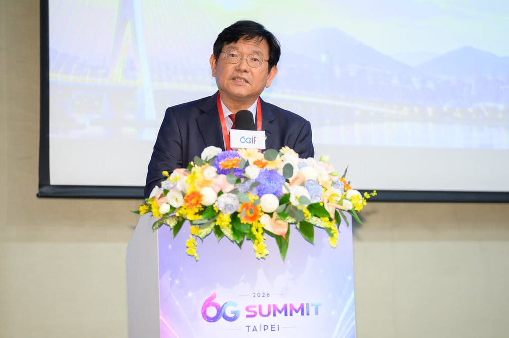 中華電信（2412）攜手6G產業論壇（6GIF）與台灣資通產業標準協會（TAICS），於23日起至24日在台北國際會議中心（TICC）舉辦「2026 6G Summit Taipei」國際高峰會。中華電信總經理林榮賜於大會致詞時表示，6G的突破不在於單一硬體或軟體技術，而在於打造一個跨產業協作的次世代數位生態系。（中華電提供） 中央社記者江明晏傳真　115年9月23日