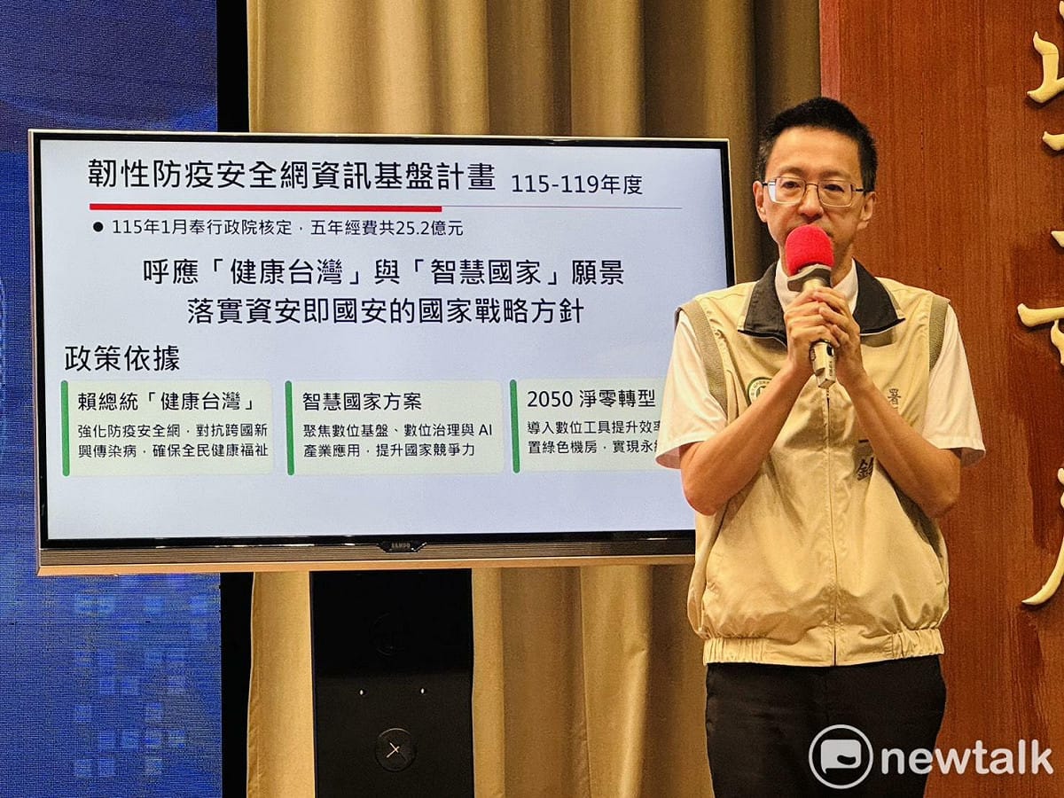疾管署長羅一鈞今（24）天列席行政院會後記者會。 圖：謝莉慧/攝