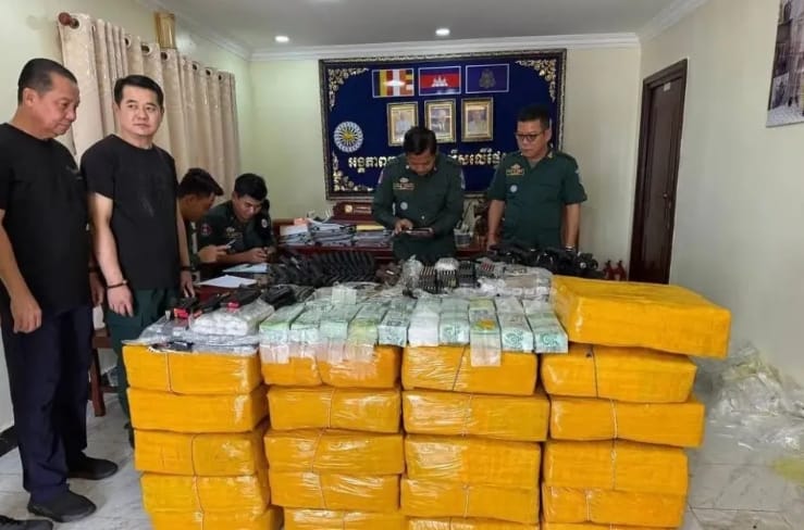 柬埔寨西哈努克省警方公布查緝到的大量毒品。 圖 : 翻攝自柬中時報