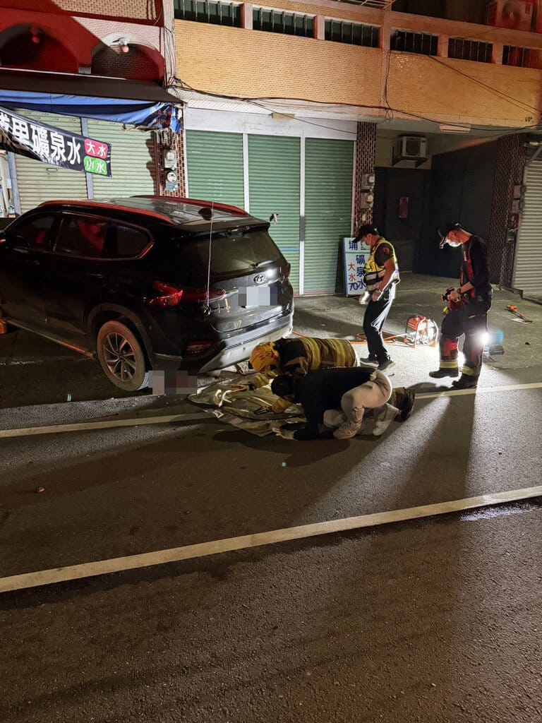 雲林縣消防局24日凌晨獲報林內鄉中正路車禍，張姓老翁死亡，蕭姓休旅車駕駛酒測值超標，全案依法移送偵辦。  （消防局提供）　中央社記者姜宜菁傳真　115年9月24日
