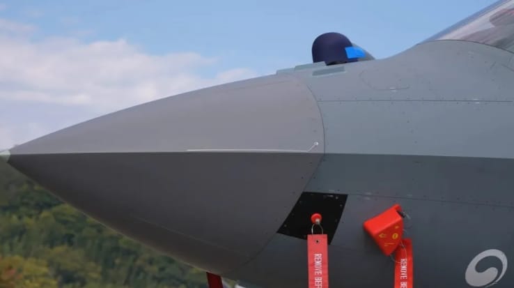 韓國KF-21戰機雞頭雷達罩，雷達為韓國自己研發的AESA。 圖 : 翻攝自韓國國防部/DAPA