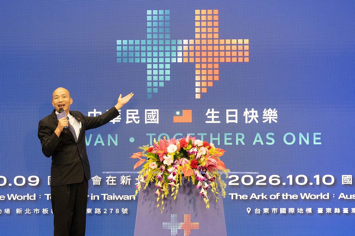 立法院長韓國瑜說明今年國慶主視覺不是磁磚，而是晶圓 圖：立法院提供