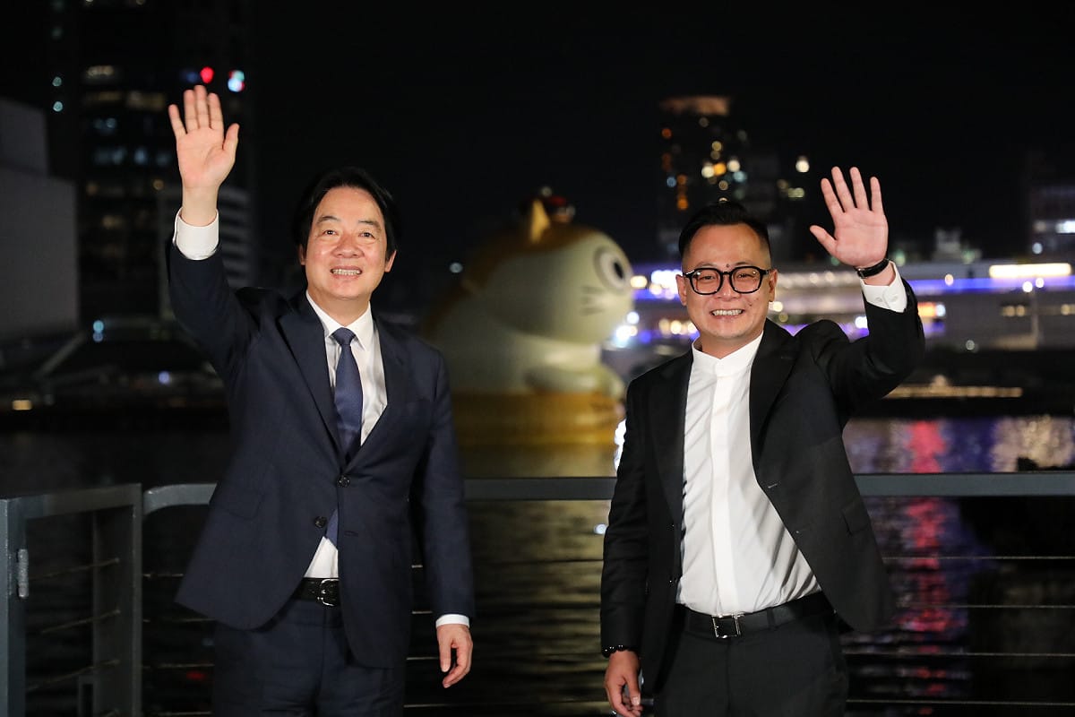 總統賴清德今晚也特地來到現場，與基隆市長參選人童子瑋一起按下點燈鈕，現場氣氛相當熱鬧。 圖：童子瑋辦公室/提供