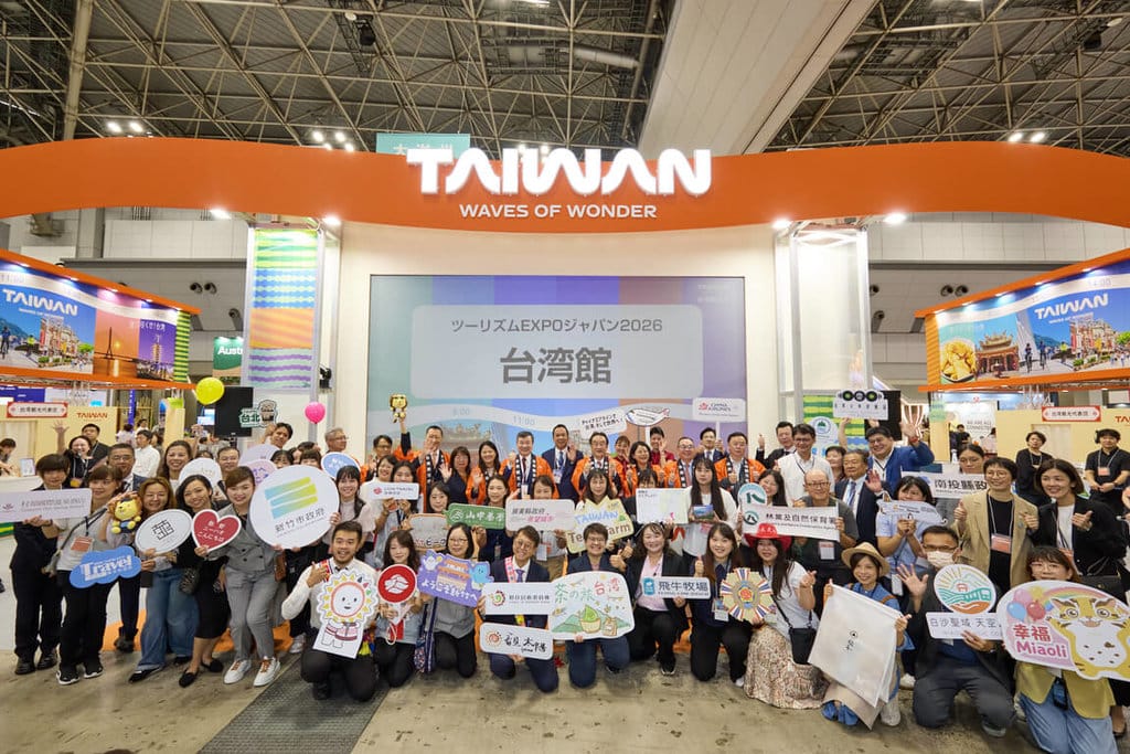 2026日本旅展24日在東京國際展示場登場。觀光署與台灣觀光協會率領業者及地方政府等觀光代表團參展，以「24小時都能享受台灣」為主軸，向日本市場推廣鐵道、戶外活動、文化及永續旅遊等多元體驗，搶攻海外旅遊商機。 圖：台灣觀光協會東京事務所提供
