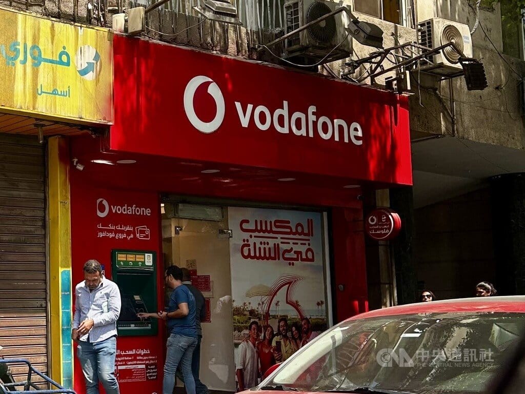 沃達豐（Vodafone）是埃及最大通訊營運商，市占率42%，將參與「非洲資料中心埃及公司」專案，為埃及開發資料中心基礎設施。圖為沃達豐一處據點。中央社記者施婉清開羅攝 115年9月24日