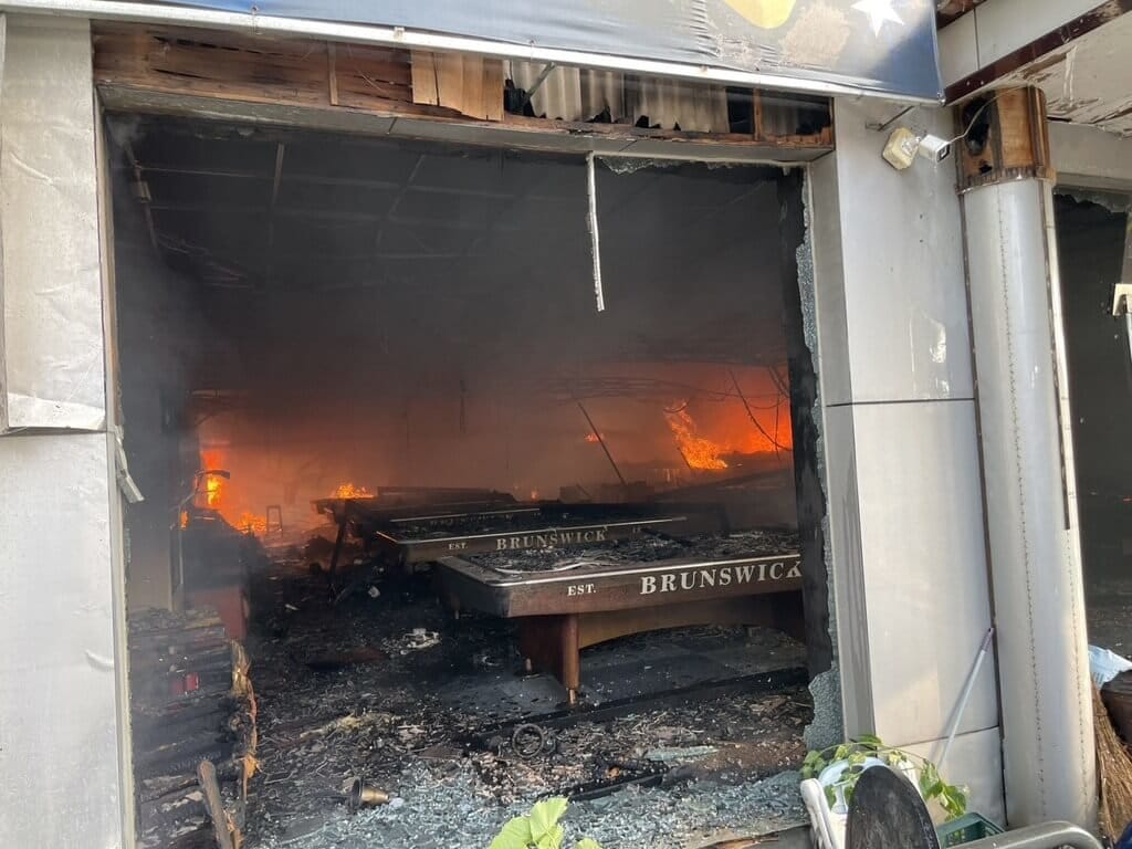 台南市佳里區1間撞球館26日火警，消防人員趕往灌救，無人傷亡。（台南市政府消防局提供）中央社記者張榮祥台南傳真 115年9月26日