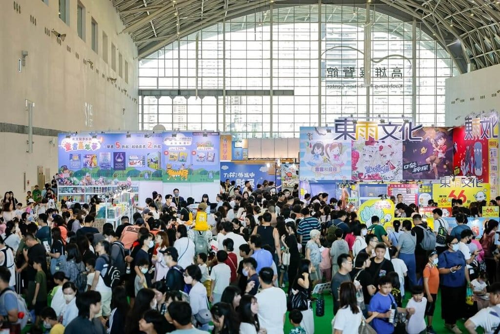 「2026台灣國際兒童及青少年嘉年華」25日連假首日吸引逾10萬人次入場，不少親子家庭利用連假到場。 圖：高雄市文化局提供