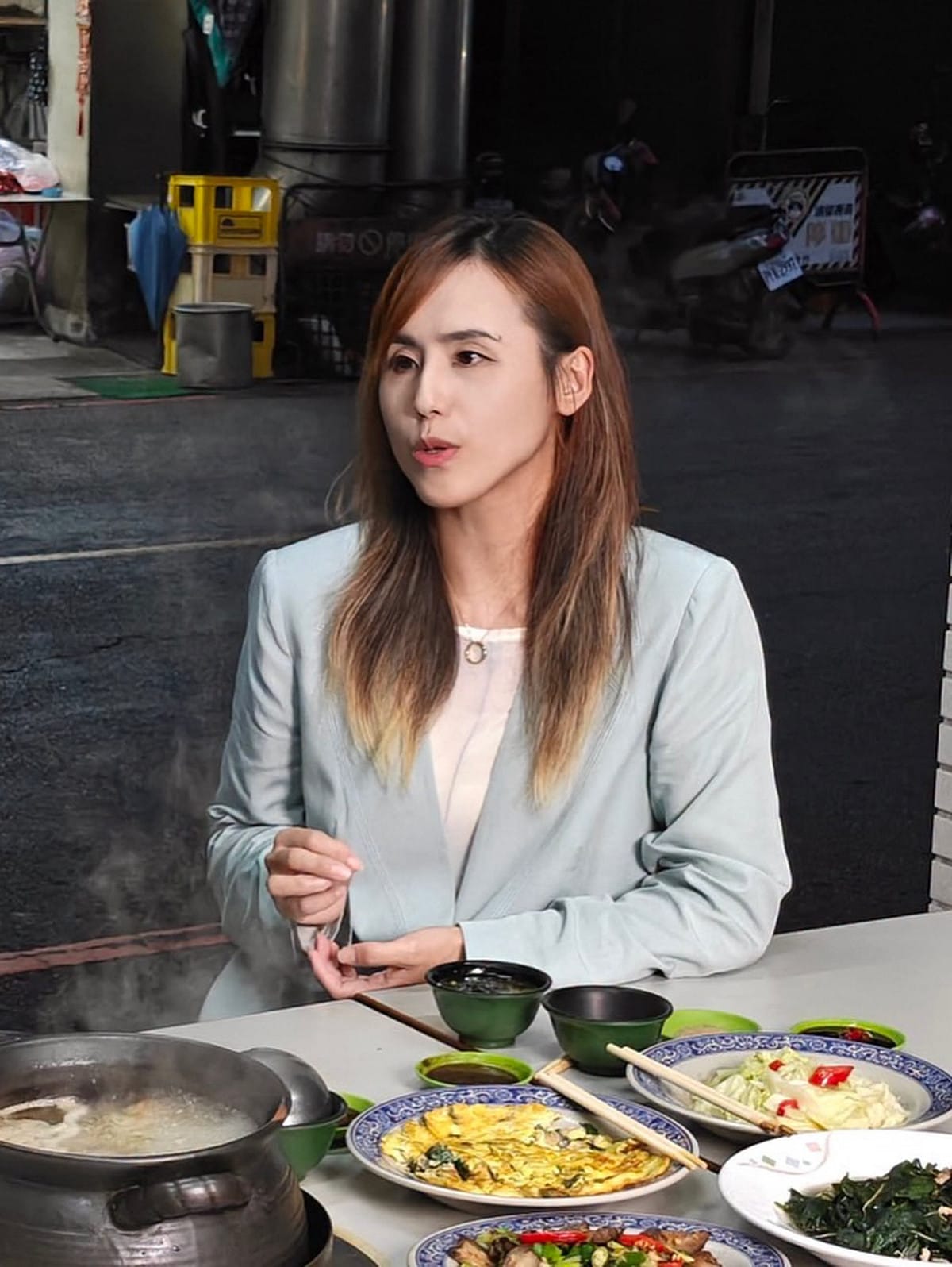 明華園總團執行長陳昭賢表示：「把人家的家事擴展成藝術節，如果陳世美的小孩在的話，他們會怎麼想？」並說明總團不認同將個人家庭的感情纠纷放大成全台圍觀的藝術節，因為這可能會讓相關家庭成員受到二次傷害。 圖：翻攝自陳昭賢官方粉絲專頁臉書