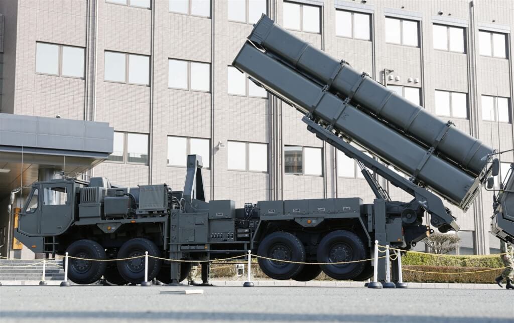 日本陸上自衛隊3月在熊本駐地展示「25式陸基反艦飛彈」。 圖：共同社