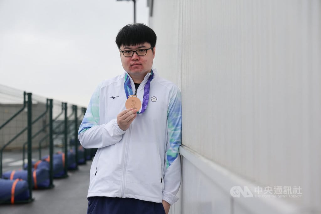2026愛知名古屋亞運26日舉行電競「魔法氣泡」賽程，台灣好手郭子昂（圖）在4強賽不敵韓國，拿下銅牌，賽後受訪分享比賽心境與感受。中央社記者翁睿坤名古屋攝　115年9月26日