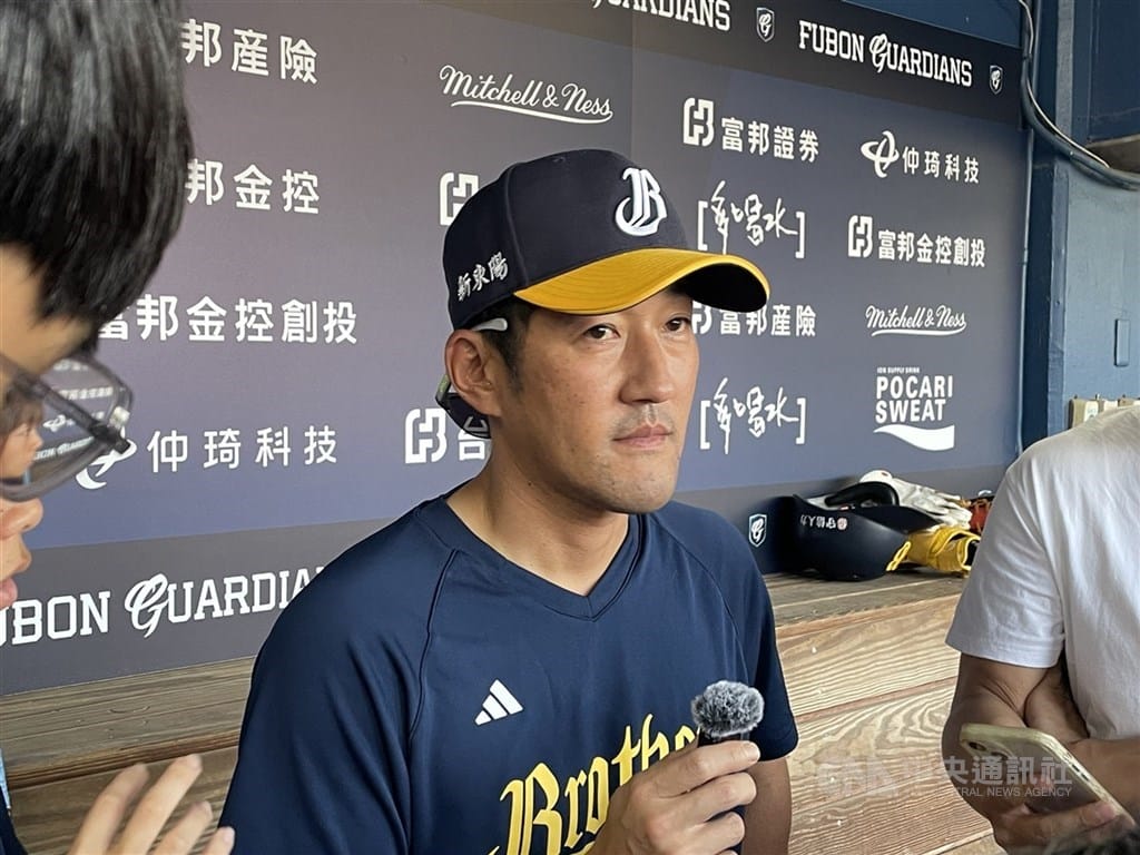 圖為中華職業棒球大聯盟中信兄弟隊總教練平野惠一。（中央社檔案照片）