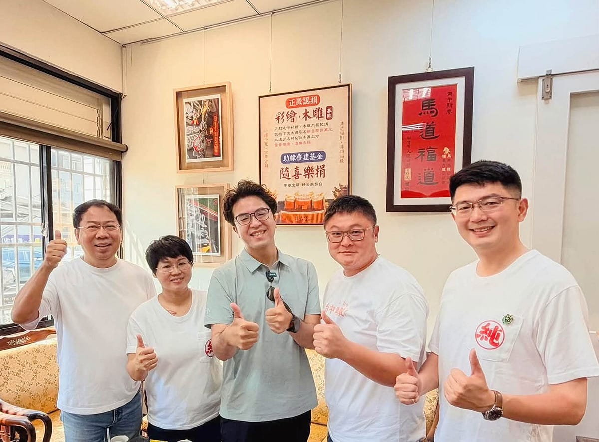 新系四名議員也來沾洋流之光。 圖：謝志忠/提供