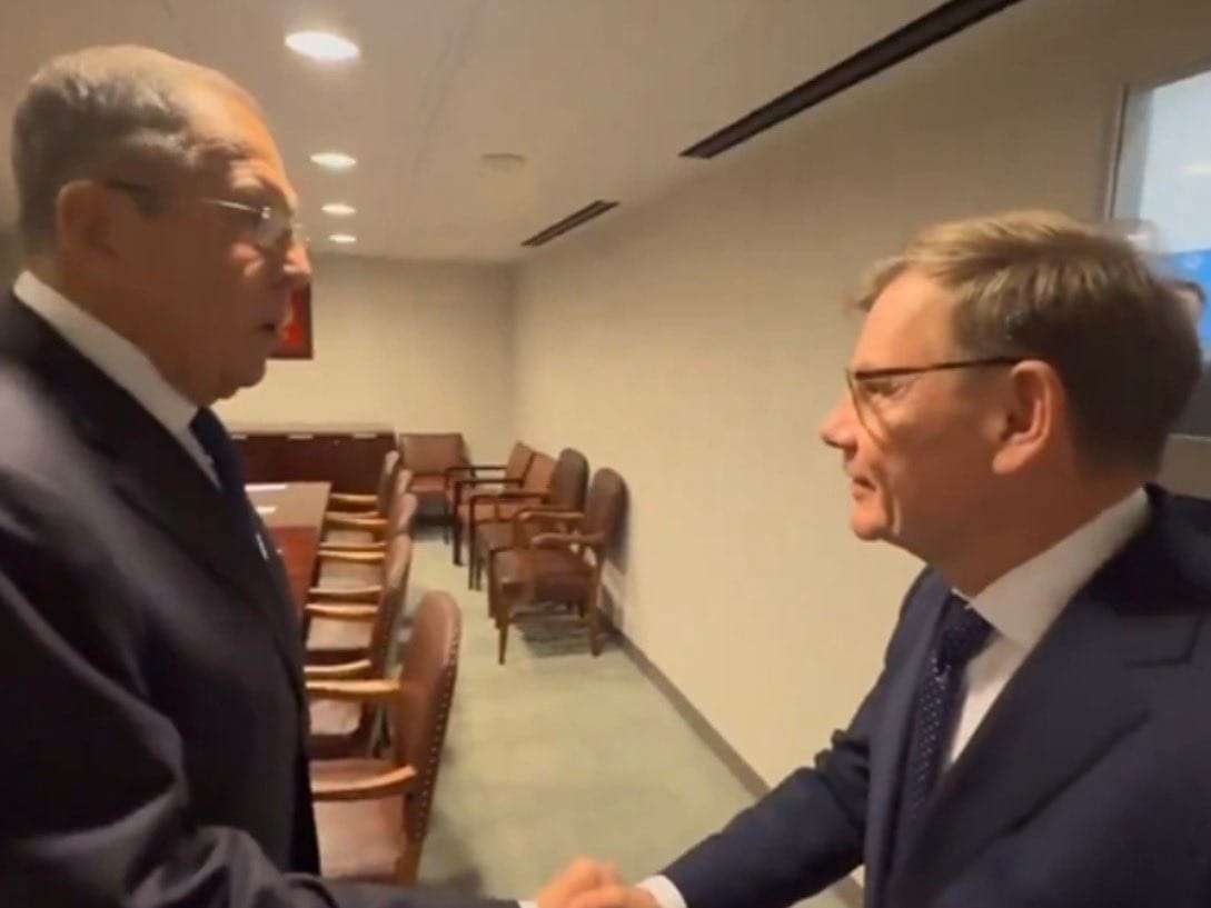 俄羅斯外交部長拉夫羅夫（ Sergey Lavrov ）與德國外交部長瓦德普（ Johann Wadephul ）於週六在紐約聯合國大會場邊舉行雙邊會談。 圖：翻攝自@MyLordBebo